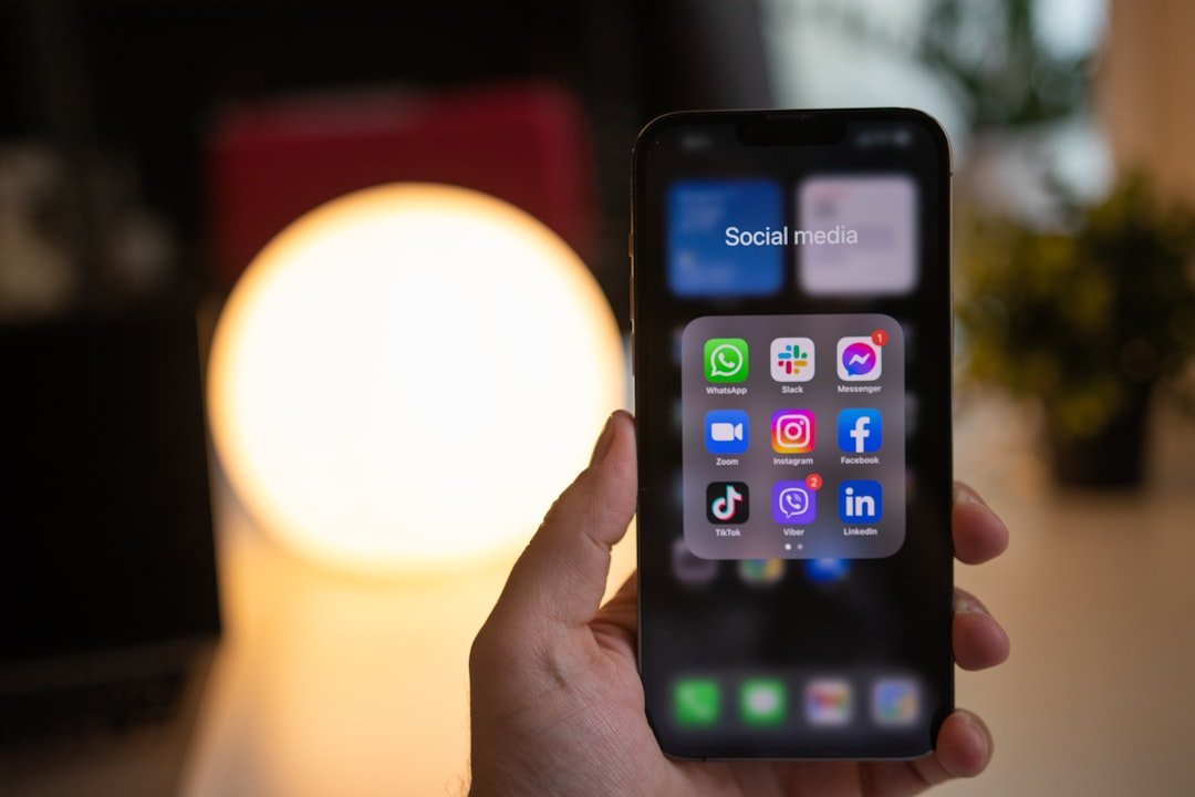Influencer Marketing vs Traditional Advertising: A Comparison